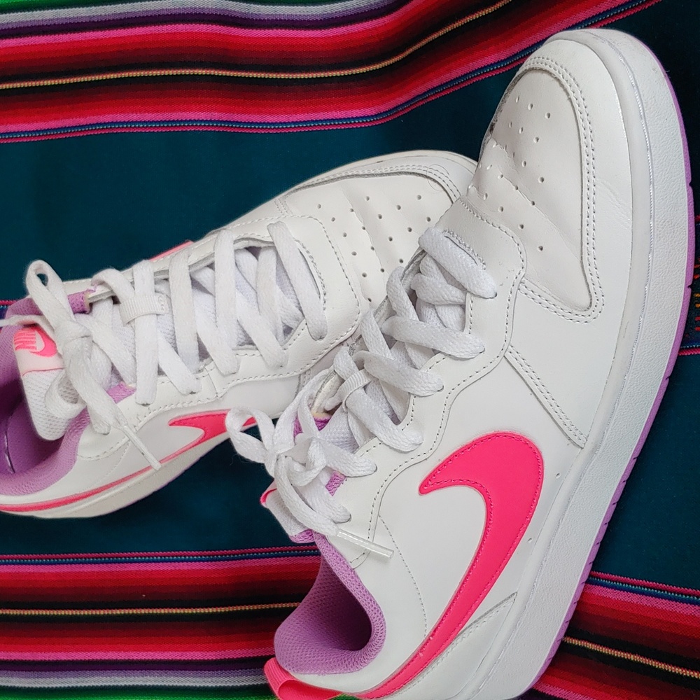 Nike Court Borough Low in White/Hyper Pink, Youth 7